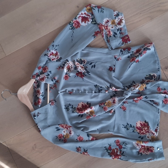 Suzy Shier Floral Blouse Sz Small With Tie At Waist - Picture 4 of 7